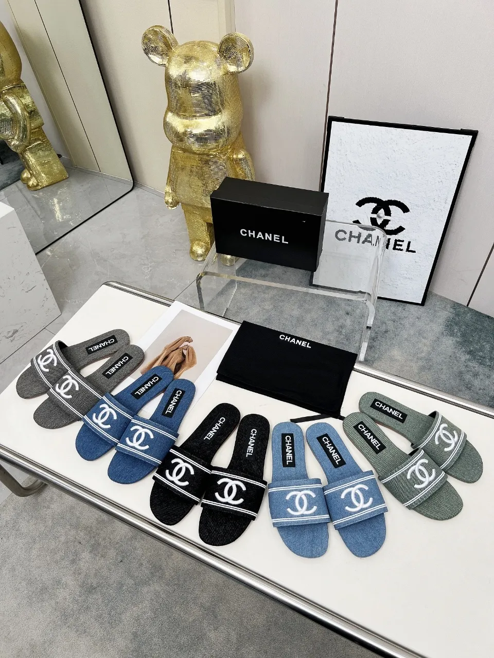 👟👟Ex-factory price 400👟👟 Genuine leather sole +30 chanel Chanel 2025 new slippers🔥🔥 Official website counter, fabric sheepskin, lining sheepskin, foot pad goatskin, 3 colors optional, 35-42 sizes Genuine leather sole +30